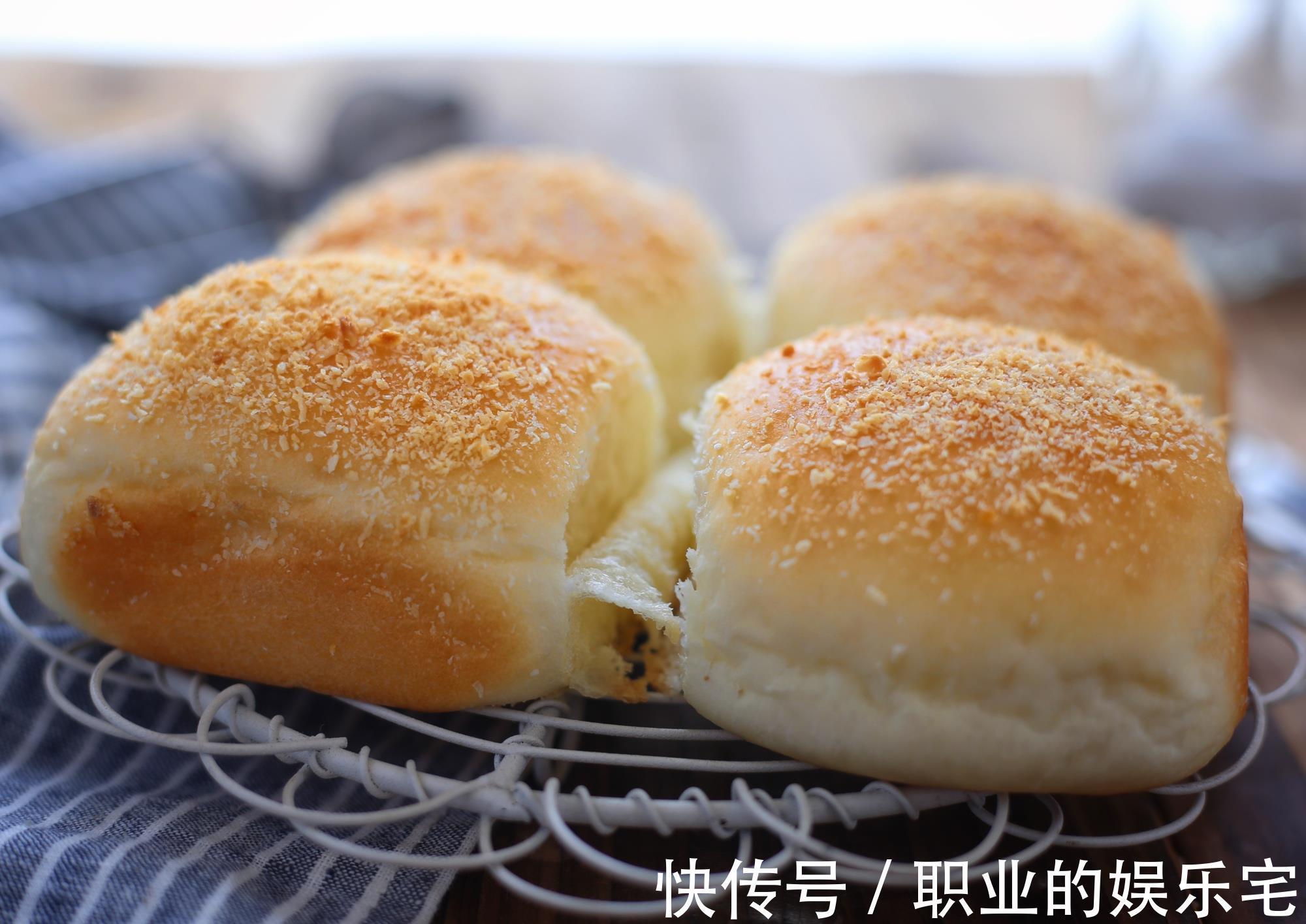豆沙|一款元气满满的豆沙小餐包，香甜爽口，大人孩子都喜欢