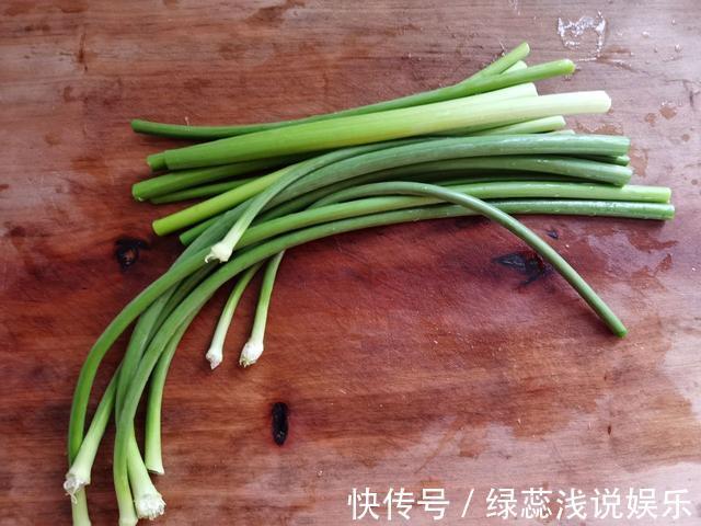 味道|家常菜“小炒蒜苔”：米饭的最佳搭档，这么做贼好吃