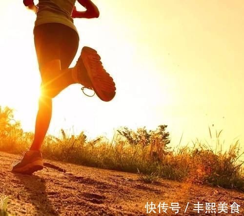 慢跑|跑步的一个好处令人“尴尬”，网友：跑步坚持一年以上才有