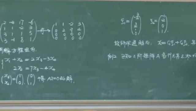 没曾想这位美女大学教师的课堂板书如此惊艳，字迹堪比“印刷体”