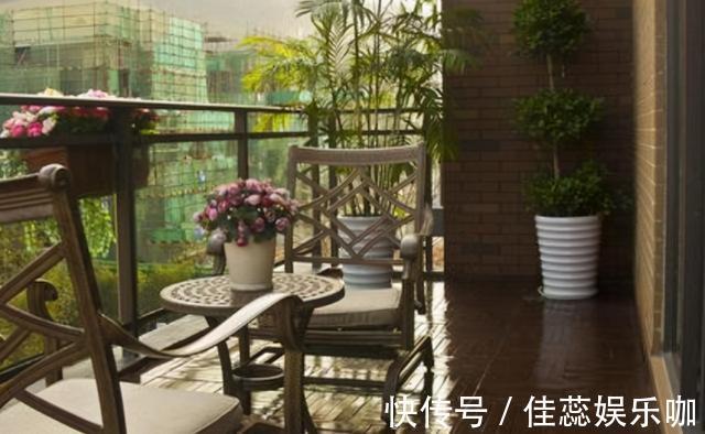 阳台上|“卧室带阳台”和“客厅带阳台”哪个好?住过的人说出了心里话