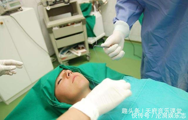 小护士|主刀医生进行大型手术时,如果遇到尿急该怎么办?小护士透露实情