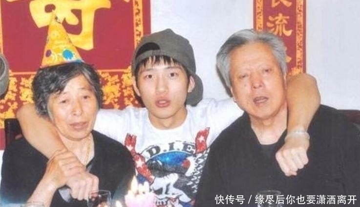 奶奶|出生28天后被遗弃,靠奶奶捡破烂养大,如今成影帝父母争相找上门