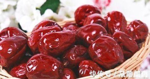 好处|每天坚持吃红枣,好处多多,医生:有一类人还是不要贪嘴多吃!