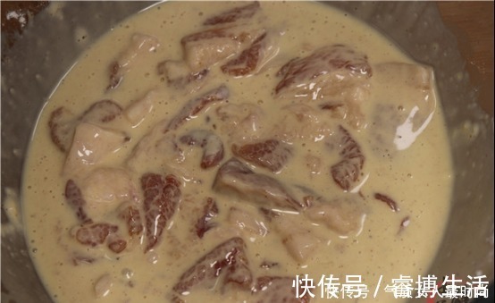 才知道，炸酥肉不能用面粉和淀粉，原来一直都用错，难怪不酥脆