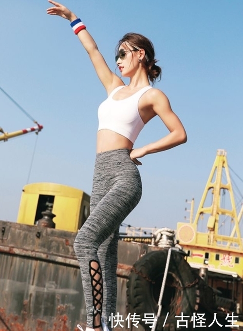 展现|街拍美女:清纯漂亮的紧身打底裤小姐姐,展现高雅淑女范!