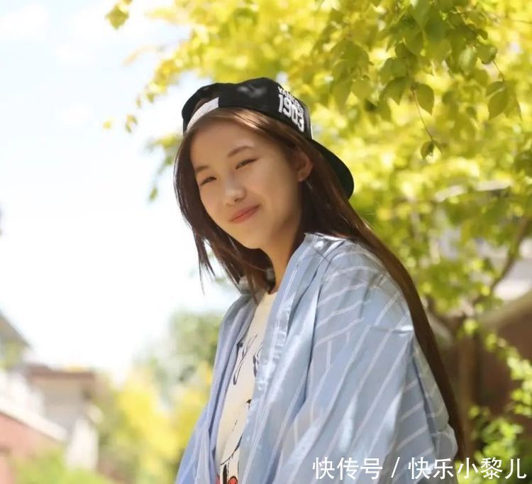 家长|16岁吃饭还要人喂,日花销过万的“巨婴”思琦,现状值得家长反思