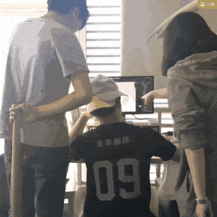 |搞笑GIF:三个老板看一个员工干活,这名员工辞职的心都有了