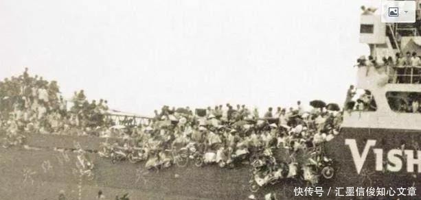 越南民主共|1975年南越军队溃逃老照片,真正的兵败如山倒