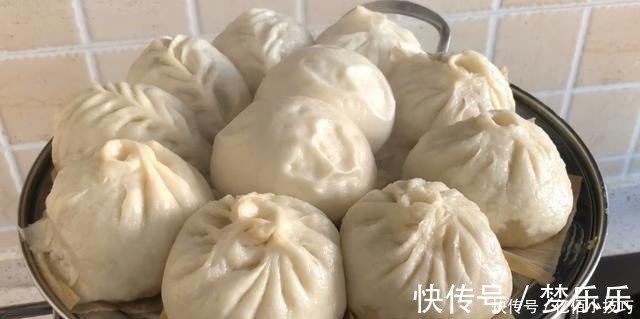 小技巧|蒸包子,万万不要直接上锅蒸,3个小技巧,包子鲜嫩松软、不塌陷