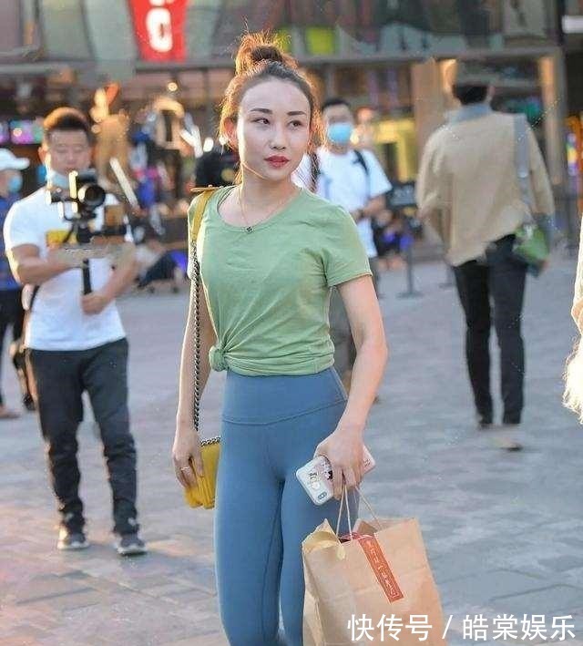 搭配 打底裤才是穿搭主角,让你放松心情,懒散随意!