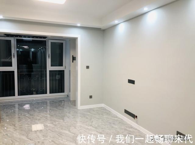 屋主|花了八个月完工,过道设计柜子很实用,主卧透明玻璃卫生间真抢眼