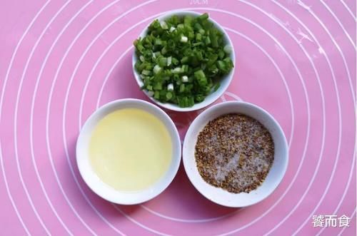 老妈30年烙饼经验,饼中多放这种食材,香酥松软,手一捏直掉渣