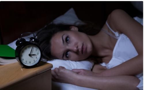 失眠|失眠绝非小事！老中医运用1招，让你沾床就睡，一觉天亮