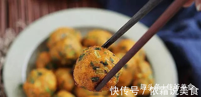 2个胡萝卜1碗面粉,做好吃的胡萝卜丸子,做法简单,一看就会