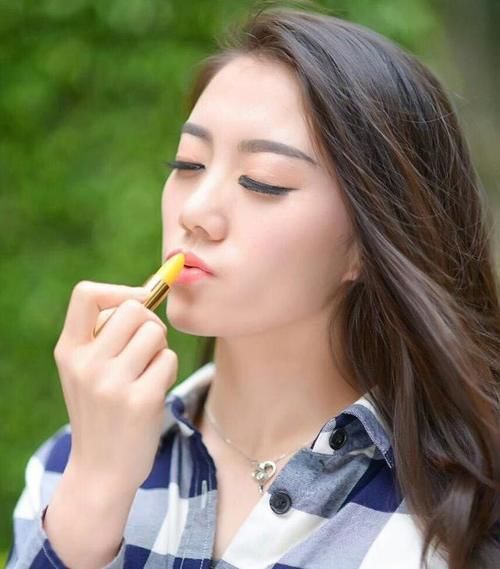 学会4个小妙招，用不完的唇膏也有大用处