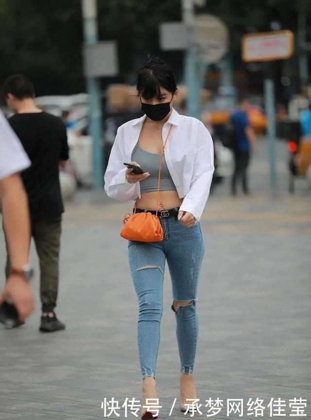 吃香|“打底裤”失宠了,今年“这两款”更吃香,时髦洋气显气质!