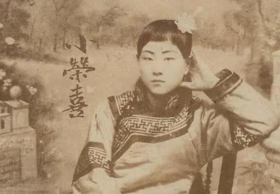 李叔同为她遁入空门,慈禧恨她祸水,一连嫁3人,晚年凄惨成不祥