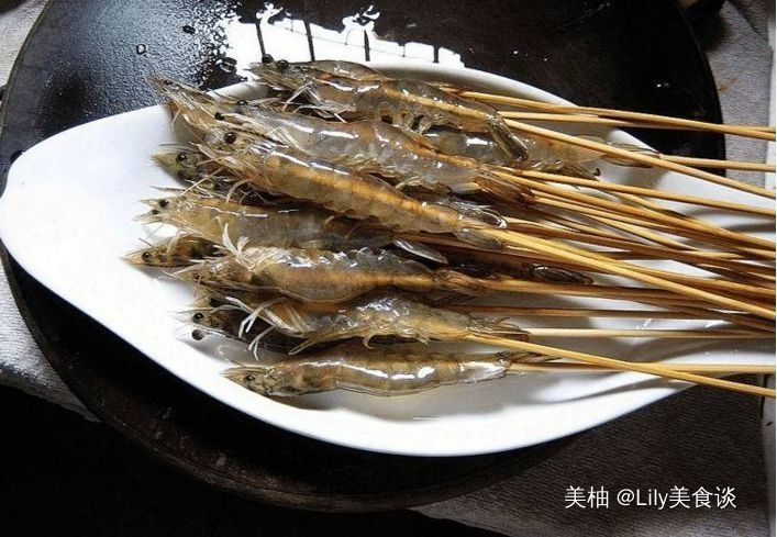 虾别再煮着吃了,我换种做法外酥里嫩,老公一口气干掉一盘,佩服