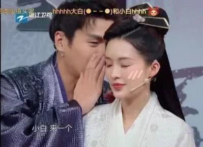 唐艺昕|李沁挽张若昀胳膊上热搜,女演员为了避嫌也需“礼仪手”吗