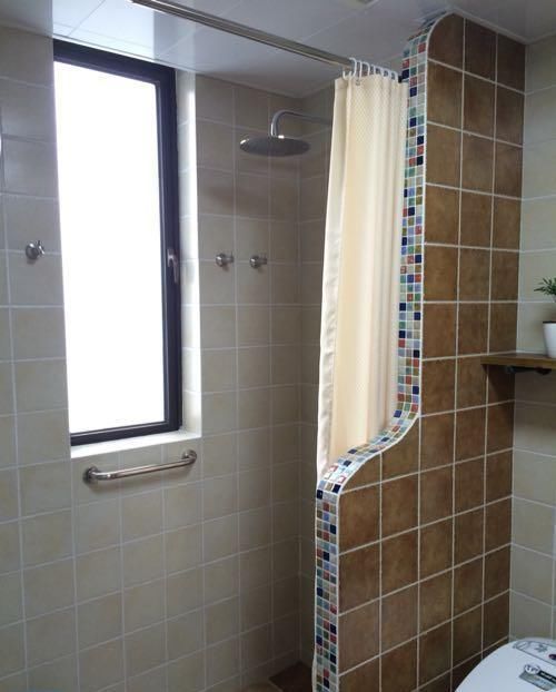 卫生间|媳妇装新房，卫生间砌“半墙”，阳台成“绿森林”，被邻居赞爆了