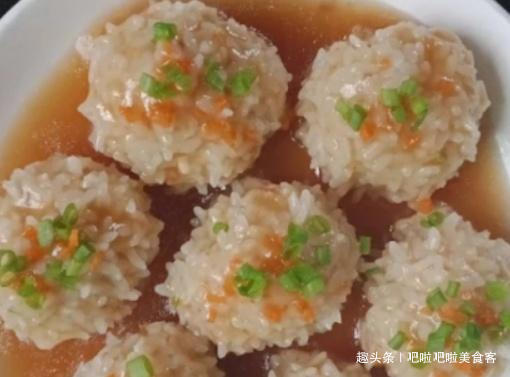 糯米加4个鸡蛋一蒸，没想到非常好吃，咸香软糯，孩子特爱吃