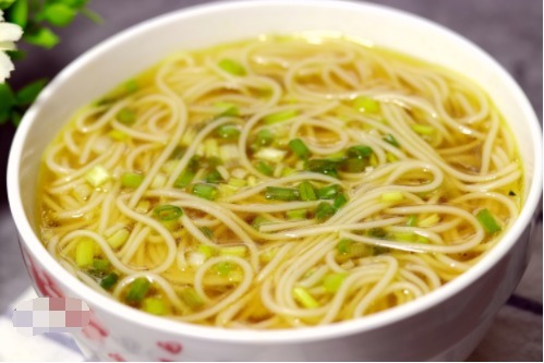 大家一定不要错过这碗面,做法超简单,味道超鲜美,连汤都要喝光
