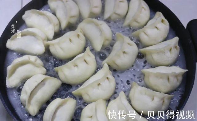 牛肉别总炖着吃了,试试这个做法,咬一口爆汁,早餐吃不错