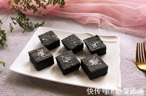 黑芝麻|山药营养丰富，加入黑芝麻做成山药糕，香甜绵软，孩子很喜欢