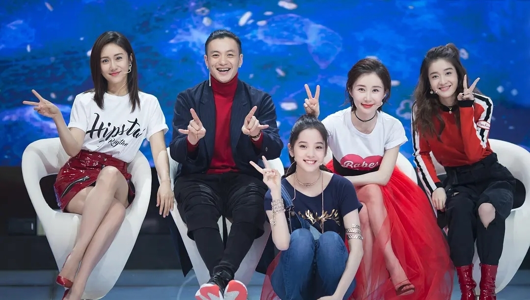 王牌家族开播貌似“整容”关晓彤美得冒泡,沈腾不再是当年校草