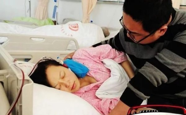 丈母娘|产妇待产疼晕两次,老公果断叫医生打无痛,丈母娘却选择了拒绝!