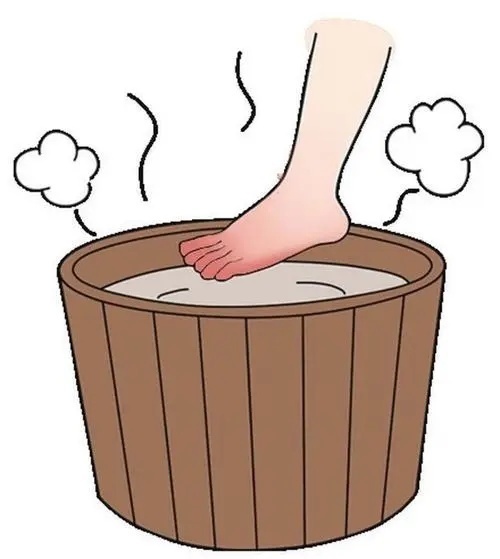 热水泡脚|泡脚,到底是养生还是“减寿”?医生终于说出实情