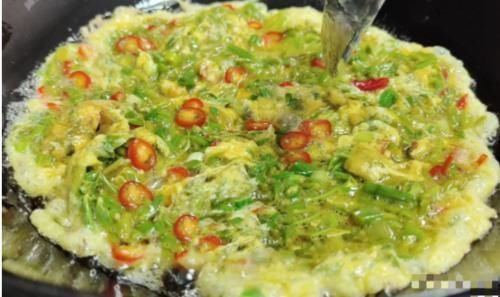 柳树|这种树的嫩芽还能吃?富含多种维生素,身边到处都是,做成菜,香!