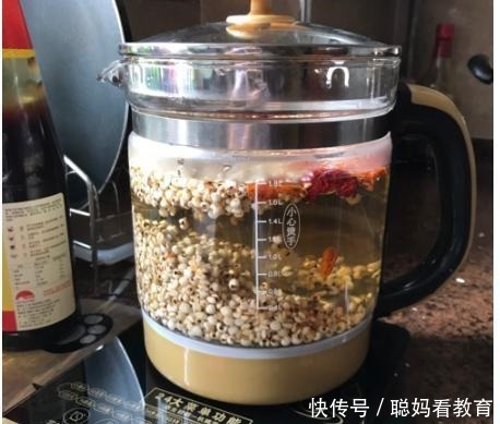 枸杞跟它泡一泡,坚持喝半个月湿气全消,美容养颜,腰也变细了