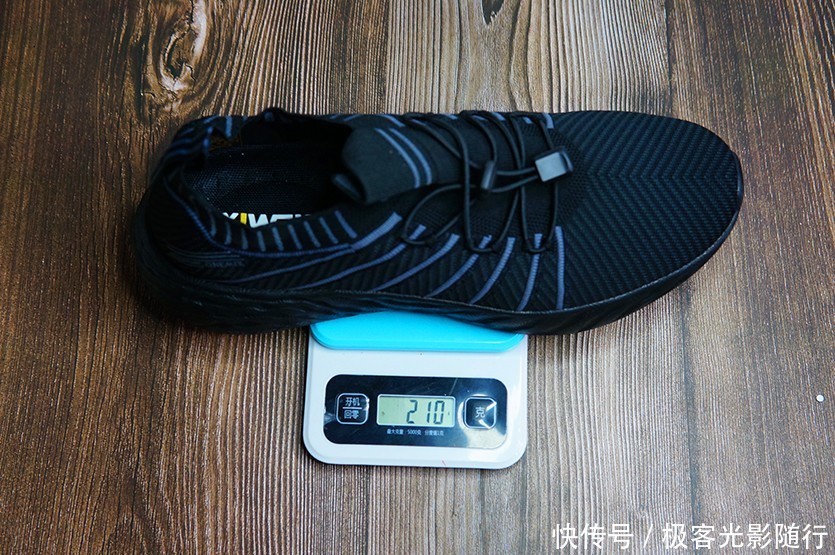 鹅卵石|不怕脏，不怕水，还很轻！OneMix小黑鞋评测