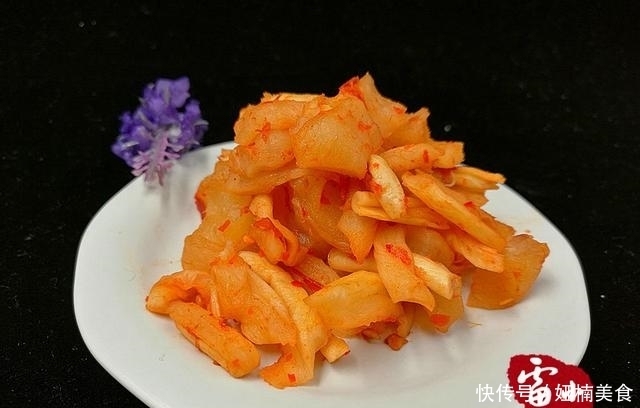 腌了一瓶萝卜,家人一顿就吃光了,太好吃,又腌了一瓶!