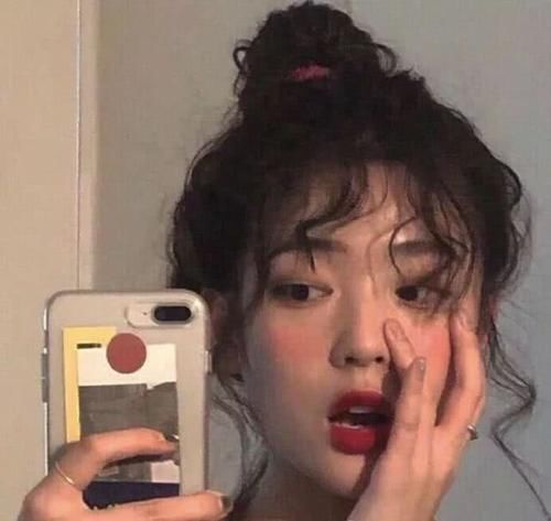 发型|小仙女请注意,这3种发型留久了,“发际线”会悄悄上移,特别是第三