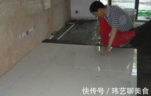 瓷砖|老师傅贴地砖多铺一层水泥,开始以为被坑,装完才知好处多
