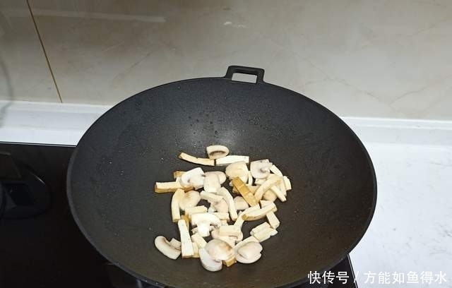 杏鲍菇|老两口的极简晚餐,清淡鲜美个个光盘,好吃到2个人一起打饱嗝