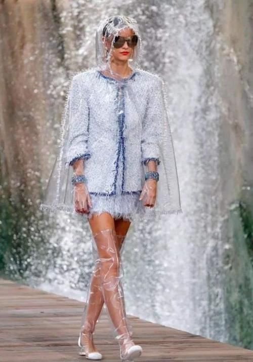 靴子别买太多，有这3双就够了，搭棉袄大衣都好看，显高时髦