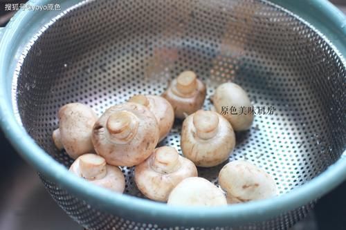 做法|口蘑像这样简单一做,口感鲜美又下饭,家庭餐桌不可少