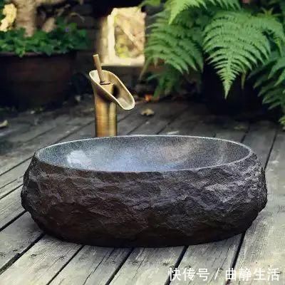 等我老了以后，找个小院陪你养花种菜！