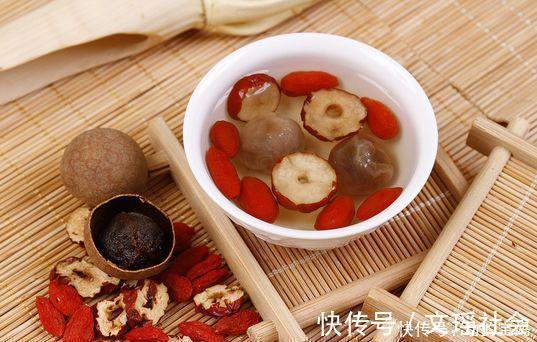 红枣|桂圆和此物一起煮,气血足了,皮肤细腻又白皙,子宫也越来越干净