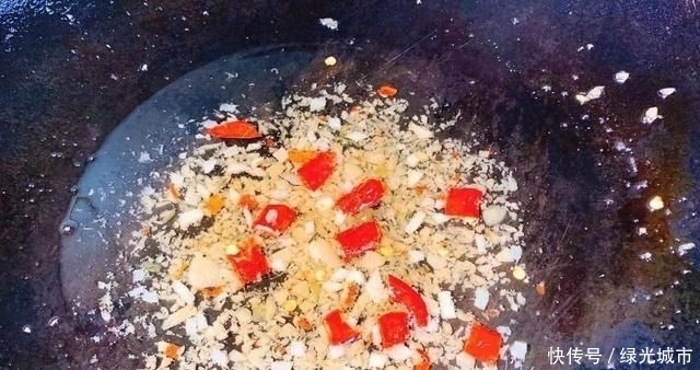 茼蒿|失眠最怕这菜,每周吃1次,补血安神,失眠远离你,一碗才2元钱