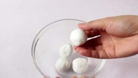 这东西|衣服越洗越黄,妈妈教我放2粒这东西,洗完衣服又白又新,贼干净