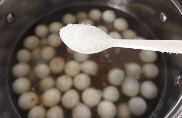 晚上吃它,舒筋活络,大补气血,但是早上不要吃