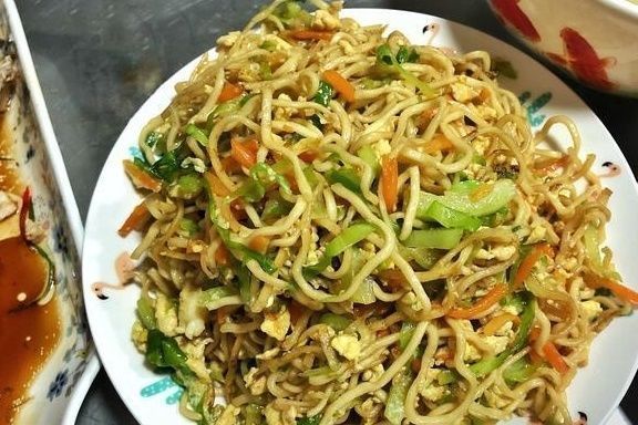 七夕外婆家聚餐，舅妈做了满满2桌菜，网友：还是农村好，真不错