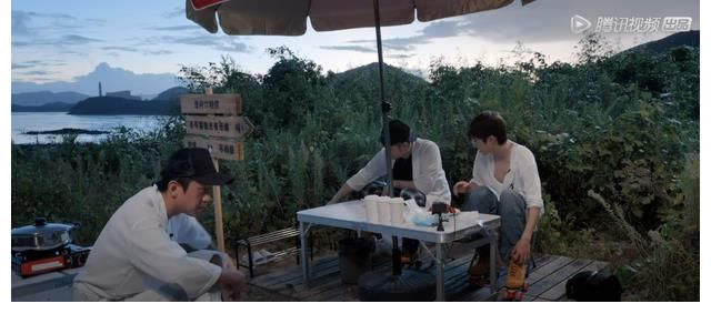 以“折磨”嘉賓為樂？《五哈》導(dǎo)演玩過火，鹿晗缺席三期原因曝光