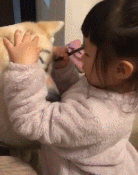 |搞笑GIF:看着都觉得好痛 赶紧喝口饮料压压惊