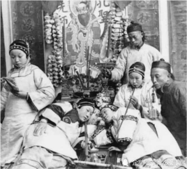 正妻|清末“罕见照”:小妾在正妻前面色如土,吃六道菜才算大户之家